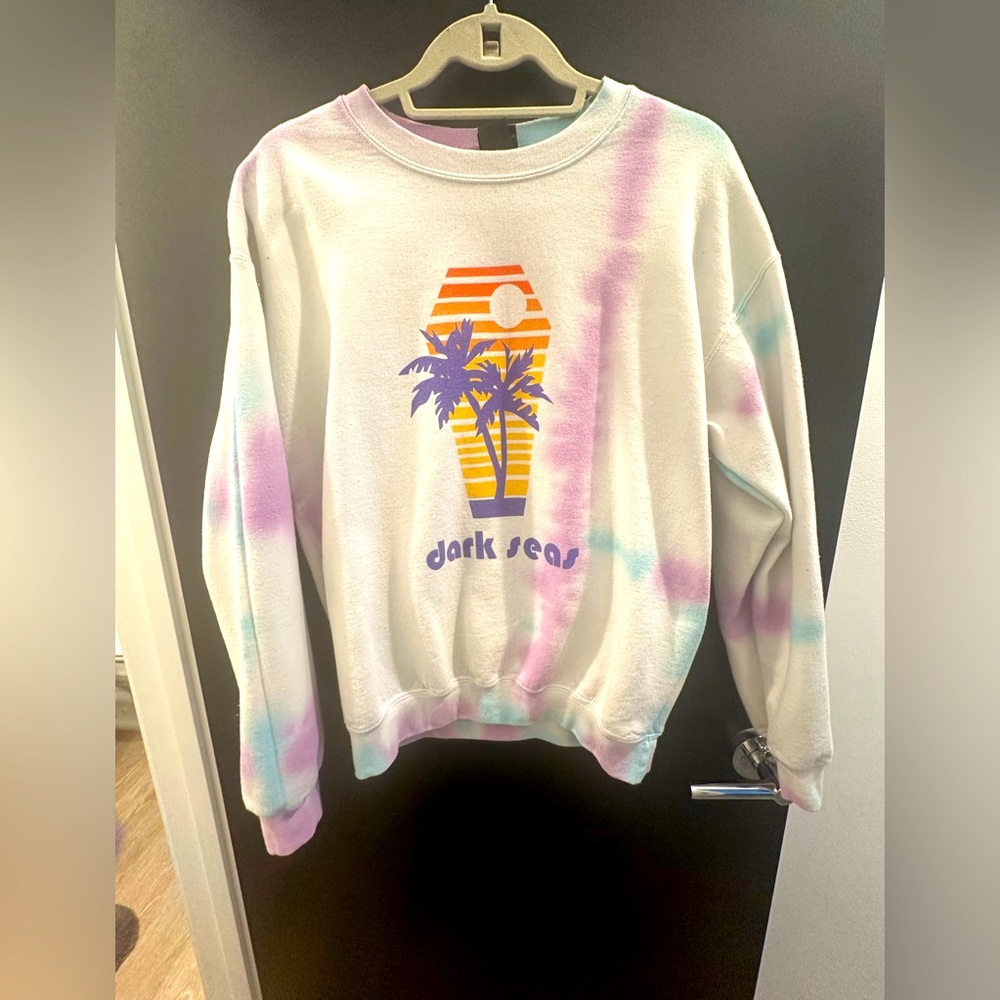 TILLYS DARK SEAS SWEATSHIRT IN MEDIUM